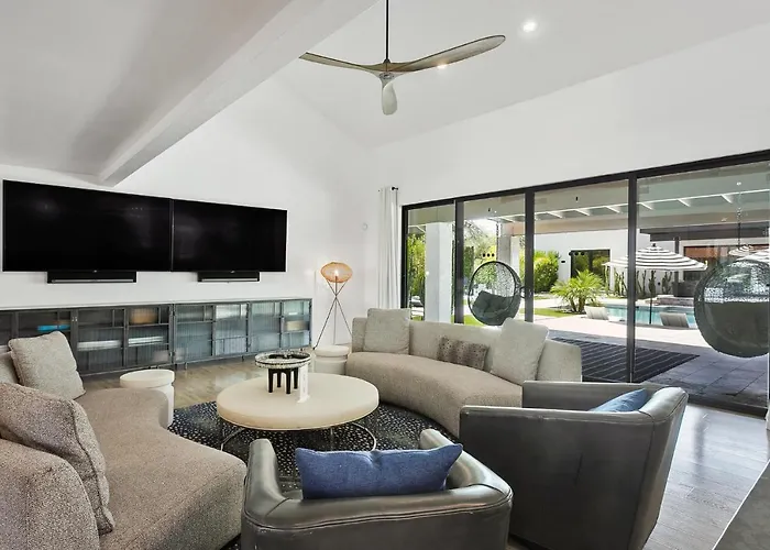 Holiday home Moderncompound