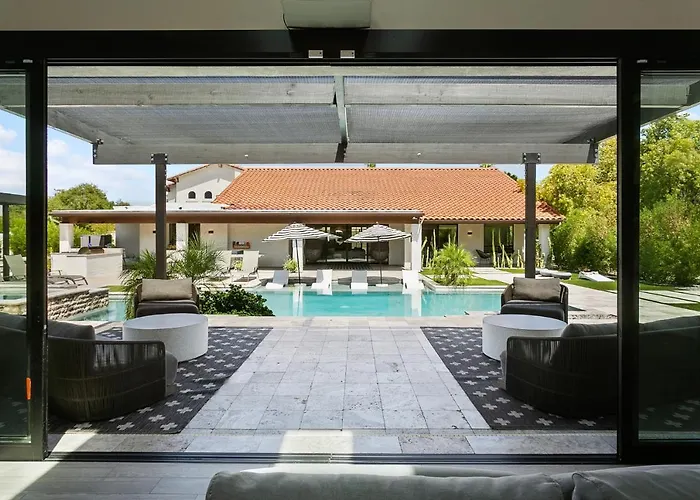 Holiday home Moderncompound
